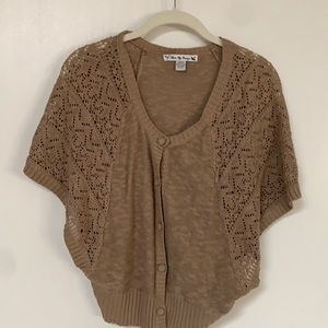 Called sleeve sweater